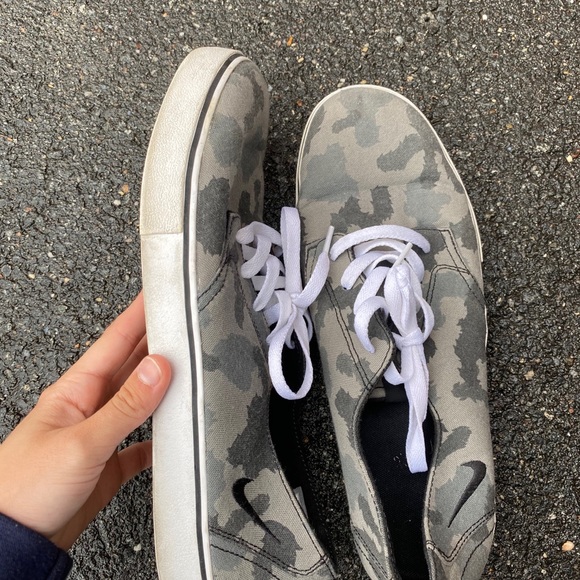 Various shoe lot - Picture 6 of 8